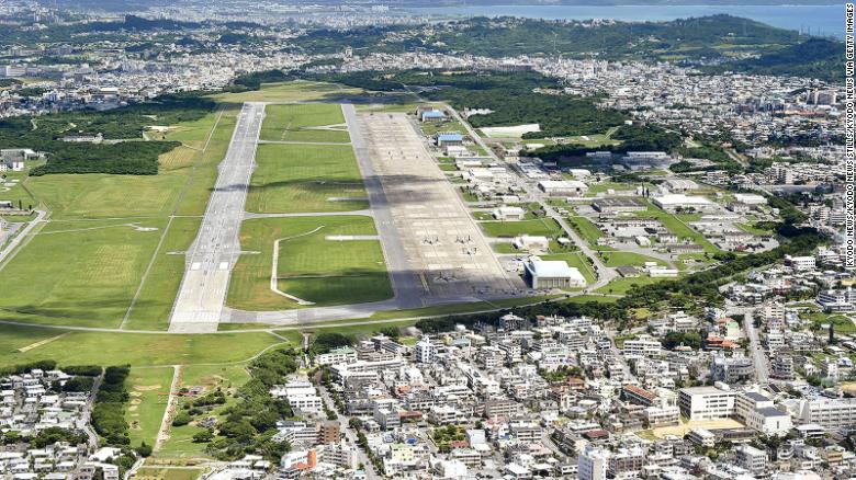 A Estação Aérea do Corpo de Fuzileiros Navais dos EUA, Futenma, em Ginowan, no Japão, é a província de Okinawa, no sul da ilha. 