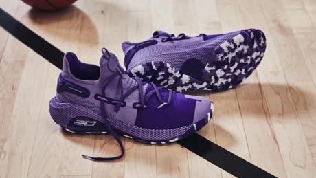 abeja tramo papel ElDatoDeHoy: Stephen Curry lanza calzado deportivo inspirado por una niña -  CNN Video