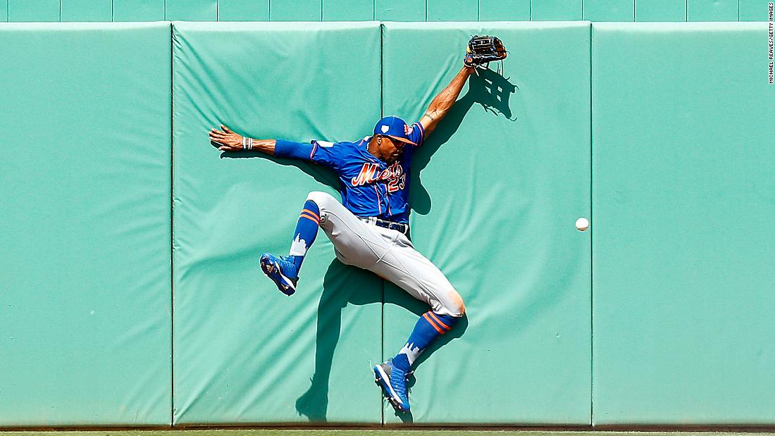 FORT MYERS, FLORIDA - MARCH 09:  Keon Broxton #23 of the New York Mets crashes into the wall as he attempts to catch a flyball against the Boston Red Sox in the sixth inning of the Grapefruit League spring training game at JetBlue Park at Fenway South on March 09, 2019 in Fort Myers, Florida. (Photo by Michael Reaves/Getty Images)