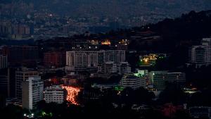 View of Caracas during a partial power outage on March 9, 2019. - Venezuela President Nicolas Maduro claimed that a new cyber attack had prevented authorities from restoring power throughout the country following a blackout on March 7 that caused chaos. The government blamed the outage on US sabotage at the central generator in Guri, in the country&#39;s south, which provides 80 percent of Venezuela with its electricity. (Photo by Matias DELACROIX / AFP) (Photo credit should read MATIAS DELACROIX/AFP/Getty Images)