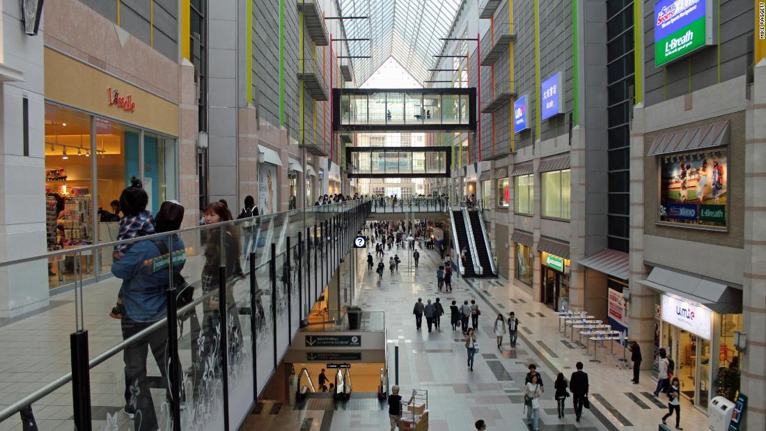 A view of one of the expansive malls in Kobe Harborland. 