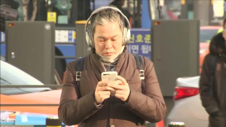 High-tech crosswalks warn smartphone users of traffic 