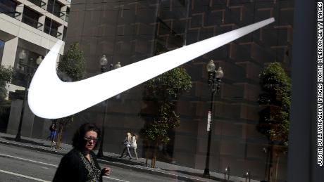 sed Molestar rasguño La relación entre la recuperación económica de EE.UU. y el logotipo de Nike  - CNN Video