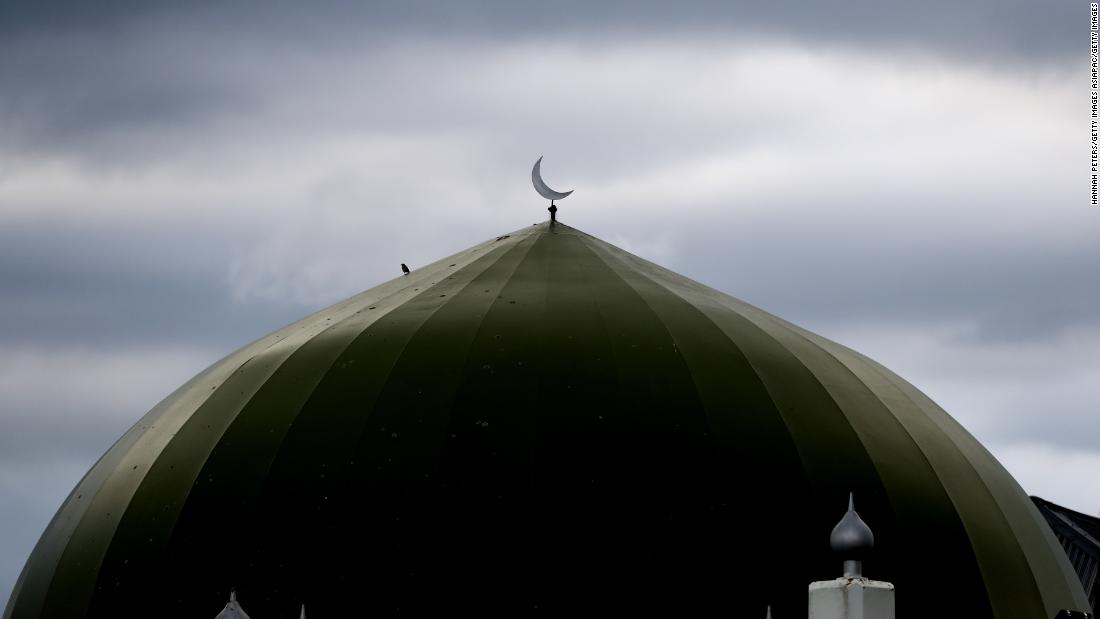 The sun sets behind Ponsonby Masjid Mosque during an open service for all religions on March 22 in Auckland, New Zealand&#39;s largest city. 