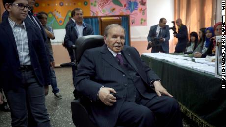 Algeria army chief calls on President Bouteflika to quit 