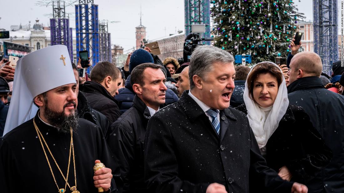 KIEV, UKRAINE - JANUARY 07: Metropolitan Epiphanius of Kiev and All Ukraine (L), with Ukrainian President Petro Poroshenko (C) on Sofiyivska Square following Christmas liturgy at St. Sophia&#39;s Cathedral on January 07, 2019 in Kiev, Ukraine. The independent Orthodox Church of Ukraine, which previously fell under the authority of Moscow, was granted official recognition yesterday in a decree, or &quot;tomos,&quot; signed yesterday in Istanbul by the Ecumenical Patriarch of Constantinople Bartholomew I in a move with deep historical roots but fueled by contemporary political conflict between Ukraine and Russia. (Photo by Brendan Hoffman/Getty Images)