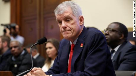 Wells Fargo CEO Tim Sloan became a lightning rod on Capitol Hill, hurting the bank&#39;s ability to move forward