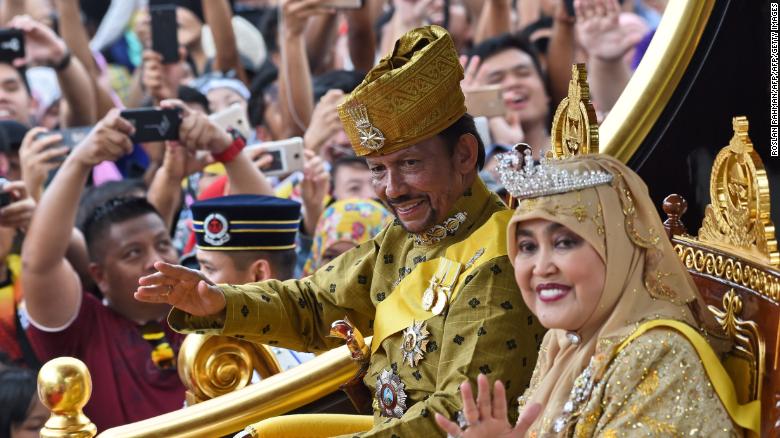Brunei&#39;s Sultan Hassanal Bolkiah and Queen Saleha pictured during his golden jubilee in Bandar Seri Begawan on October 5, 2017. 