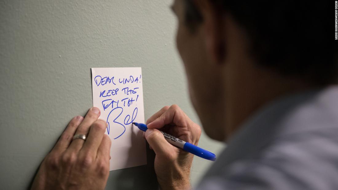 O&#39;Rourke signs a note for a supporter after a campaign rally in Fort Worth in October 2018. It reads: &quot;Dear Linda! Keep the faith!&quot;