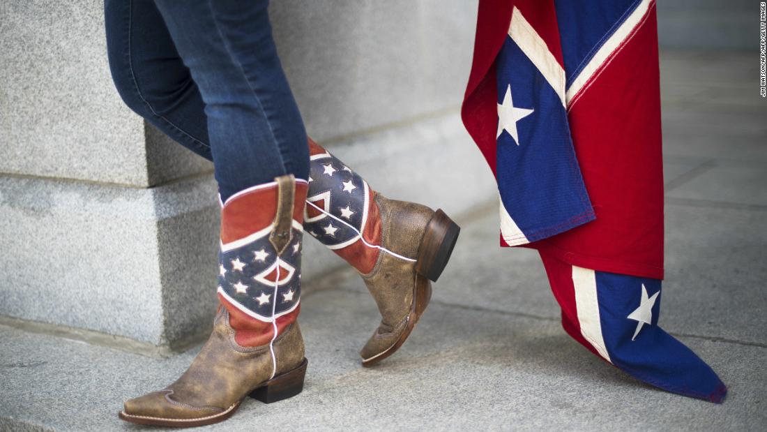 Hollywood Minute: CMA Fest bans Confederate flags – CNN Video
