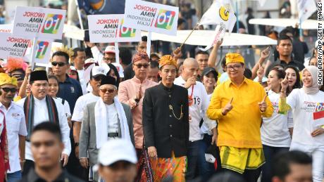 Indonesia&#39;s President Joko Widodo (C), who is running for his second term, and his running mate, Islamic cleric Ma&#39;ruf Amin (3rd L) in September.