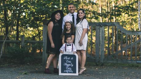 The Penas celebrate their 10th anniversary with children, Isabella, 10; Zechariah, 4; and Arianna, 15. 