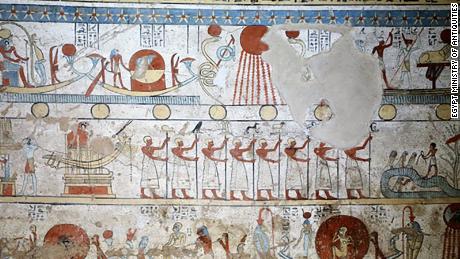 Egypt discovers a new tomb with a perfectly preserved colored walls and dozens of mummified animals. 