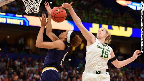 Before she was forced out with an injury, Baylor forward Lauren Cox had eight points, eight rebounds and three blocked shots.