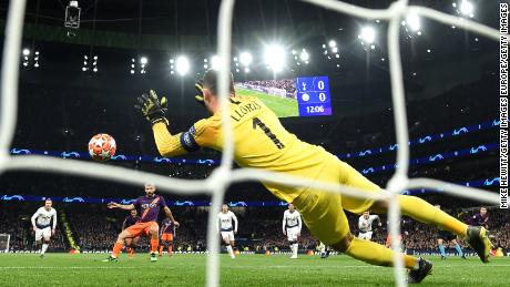 Hugo Lloris saves Sergio Aguero&#39;s first-half penalty.