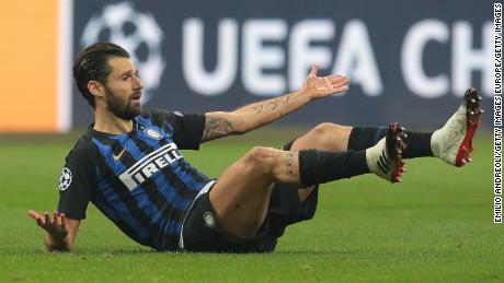 Candreva is pictured playing for Inter Milan in a Champions League match.