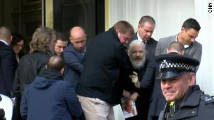 Video shows arrest of Assange