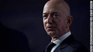 Jeff Bezos made $81,840 last year. He&#39;s still the richest person in the world