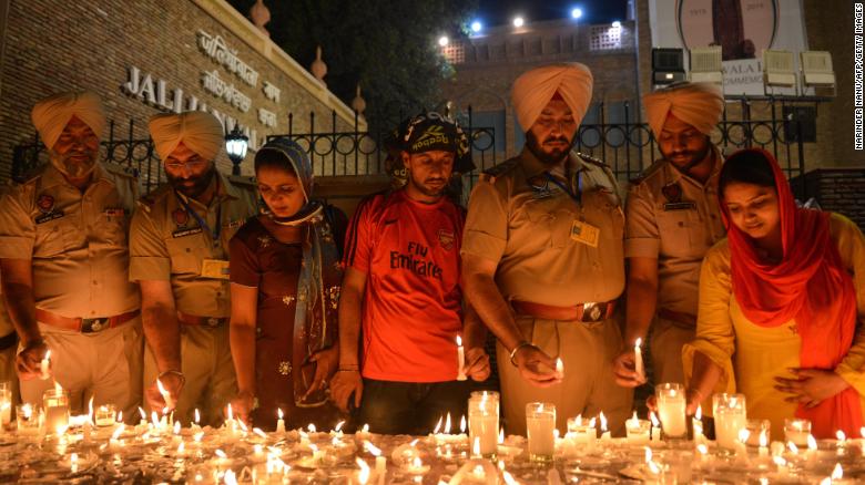 Indian Punjab Police light candles in Amritsar along with local residents to honor the massacre victims.