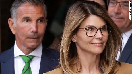 Lori Loughlin and other accused parents demand to see prosecution&#39;s evidence in college admissions case