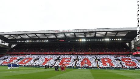 Liverpool and Chelsea observed a minute&#39;s silence for the 30th Anniversary of the the Hillsborough football stadium disaster on Sunday. 