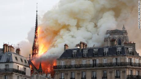 See moment Notre Dame's spire falls