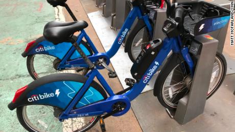 The electric Citi Bike, bottom, has a similar design to the traditional Citi Bike, above, which isn&#39;t electric and relies entirely on riders pedaling.