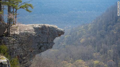 Hawksbill Crag is a popular tourist attraction and scenic photo spot in Ozark National Forest.