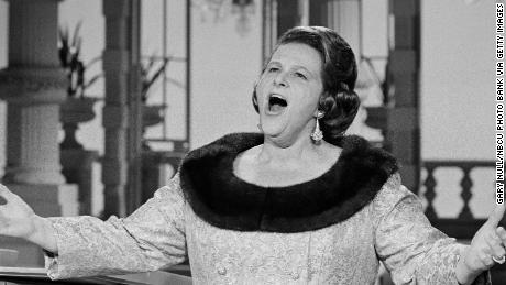 Sports teams dump Kate Smith&#39;s &#39;God Bless America&#39; because of her racist songs