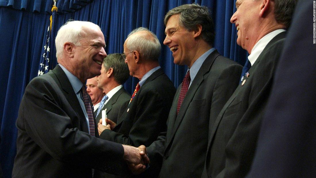 US Sen. John McCain shakes Inslee&#39;s hand in 2004 after a bipartisan news conference in support of the Climate Stewardship Acts, which aimed to enact the first nationwide restrictions on greenhouse gas emissions.