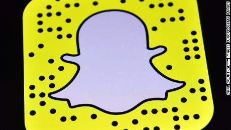 Snapchat Expande Su Plataforma Con Juegos Moviles Cnn Video