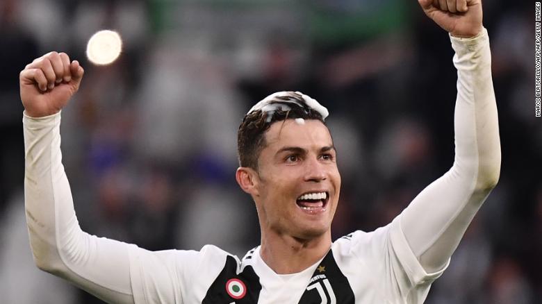 Cristiano Ronaldo Continues 2020 Goal Glut With Last Gasp Penalty To Save Juventus Cnn