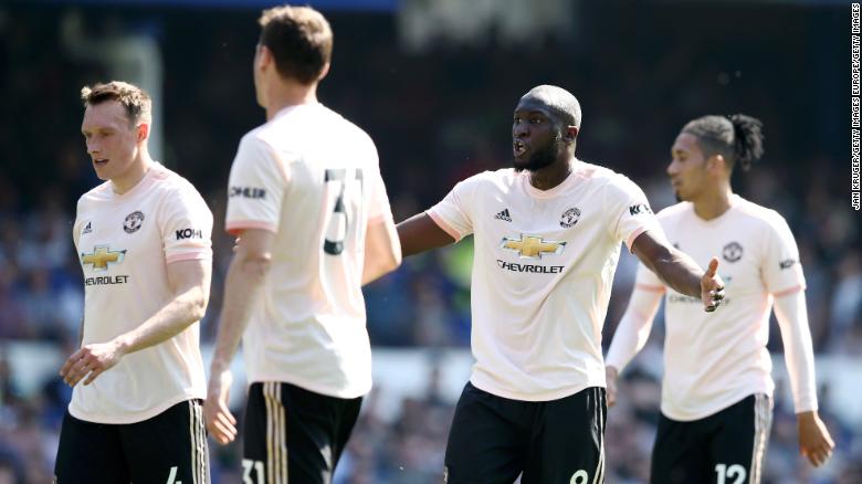 Manchester United players during their defeat at Everton.
