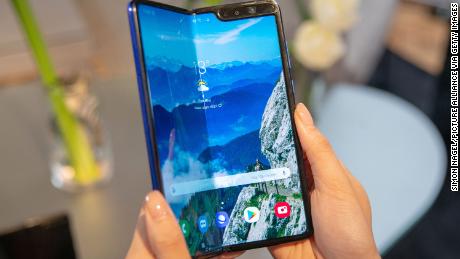 Samsung delays Galaxy Fold launch after early models broke