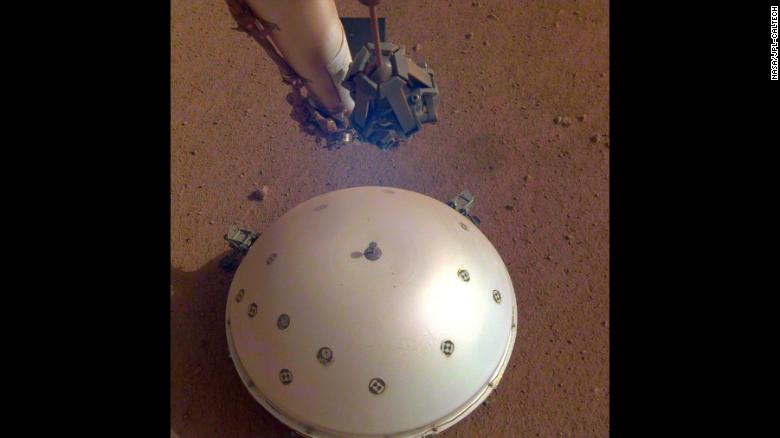 InSight&#39;s seismometer recorded a &quot;marsquake&quot; for the first time on April 6, 2019.