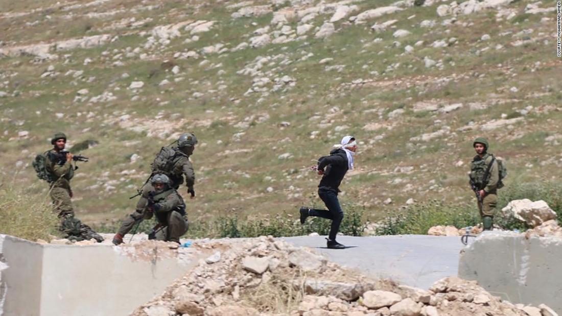 Israeli Soldiers Shoot Blindfolded Handcuffed Palestinian Suspected Of