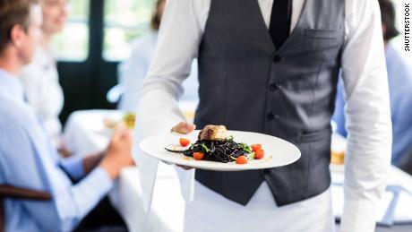 Restaurant servers don&#39;t know much about food allergies, study finds