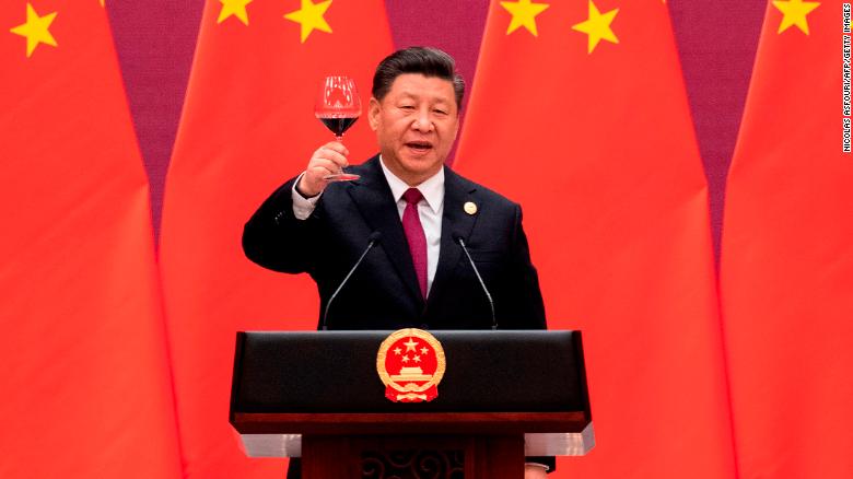 China&#39;s President Xi Jinping proposes a toast at the Belt and Road Forum in Beijing on April 26, 2019.