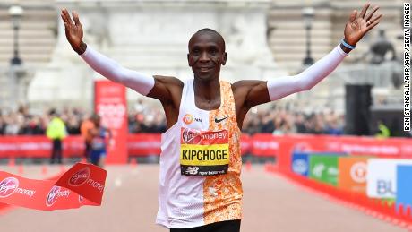 Kenya&#39;s Eliud Kipchoge wins his fourth London Marathon in a course record time. 