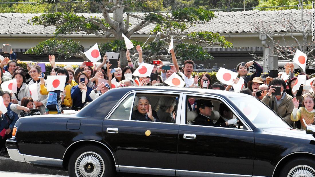 Akihito and Michiko wave to well-wishers in Shima, Japan, in April 2019.