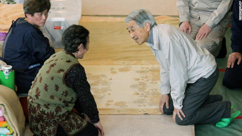 Akihito talks to evacuees at a shelter in Minamisanriku.