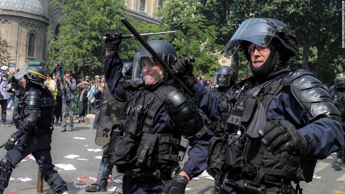 Paris May Day scuffles: Gilets jaunes join protesters as French police ...