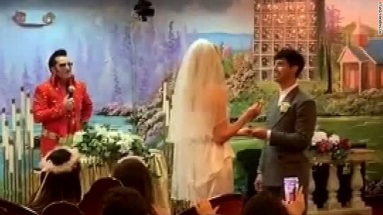 Got Star Married By Elvis Impersonator In Las Vegas - 