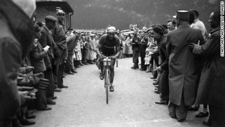 Bartali rides uphill in the Col de la Forclaz on his way to winning the 15th stage of the Tour de France between Aix-les-Bains and Lausanne (Switzerland) on July 18, 1948. 