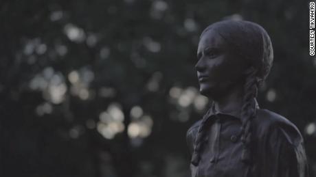 A statue of Eva Heyman in Romania.