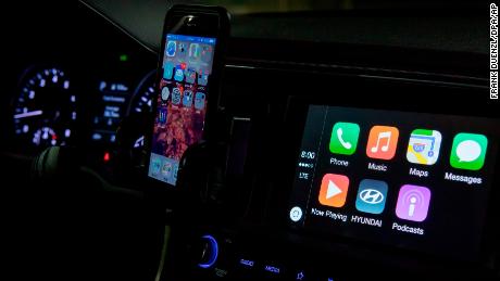 With Apple&#39;s CarPlay and Android&#39;s Auto, drivers can have their text messages read to them. 