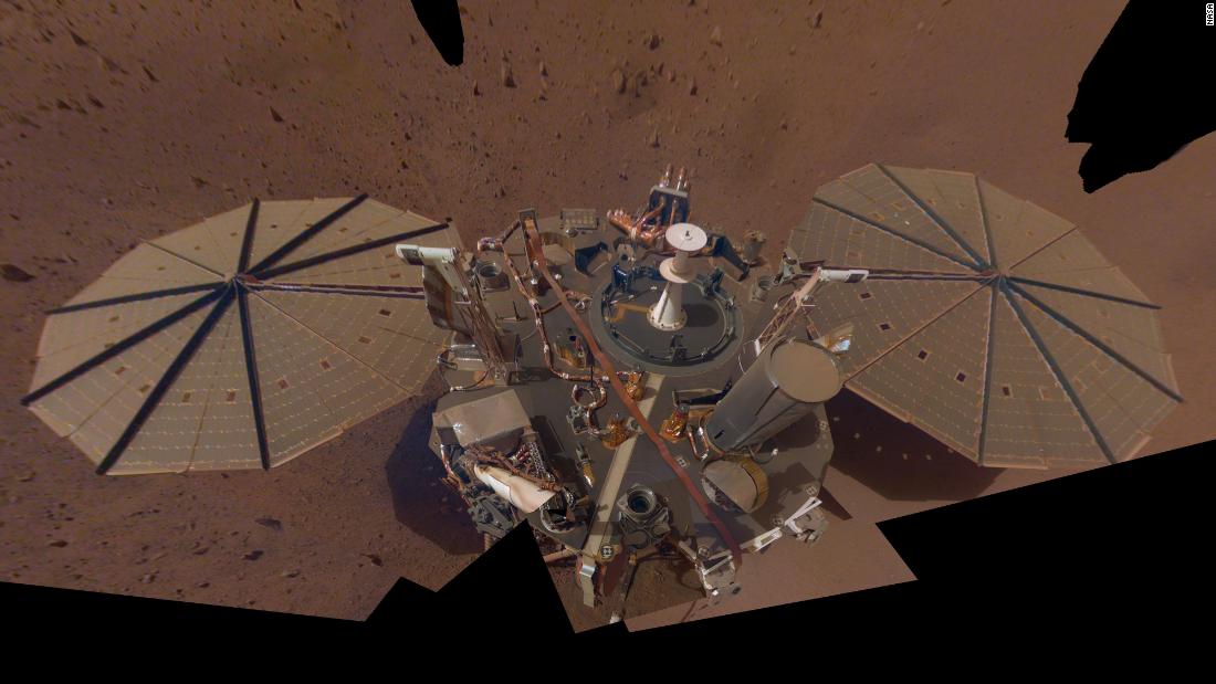 InSight&#39;s second selfie on Mars reveals dust on the lander.