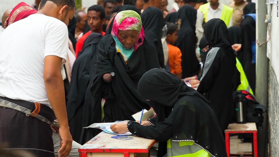 Women line up to ask for international aid in Yemen.