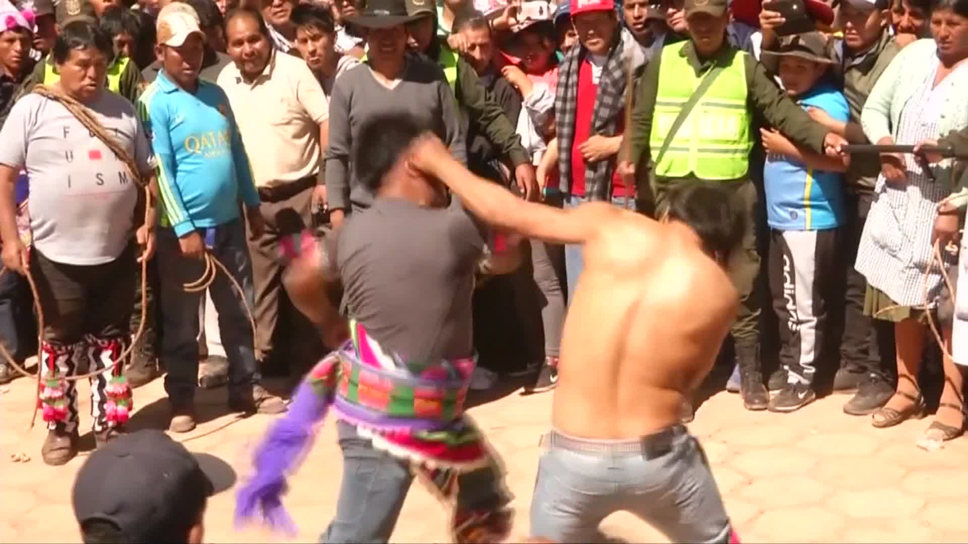 Bolivia: un ritual de peleas para que las cosechas sean buenas