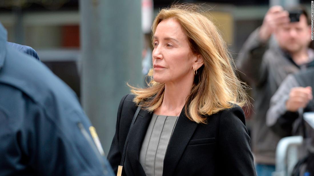 Live Updates Felicity Huffman Sentenced To Prison 9506